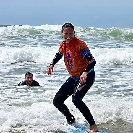 Lisbon Soul Surf Camp 호스텔 *